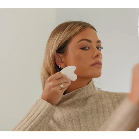 Gua Sha Facial Lifting Tool The Daily Essentials Co. Platinum Grade, Sculpting - Picture 3 of 5